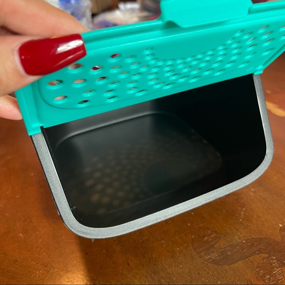 Tupperware Garlic N All Keeper 2.3L - Picture 3 of 10